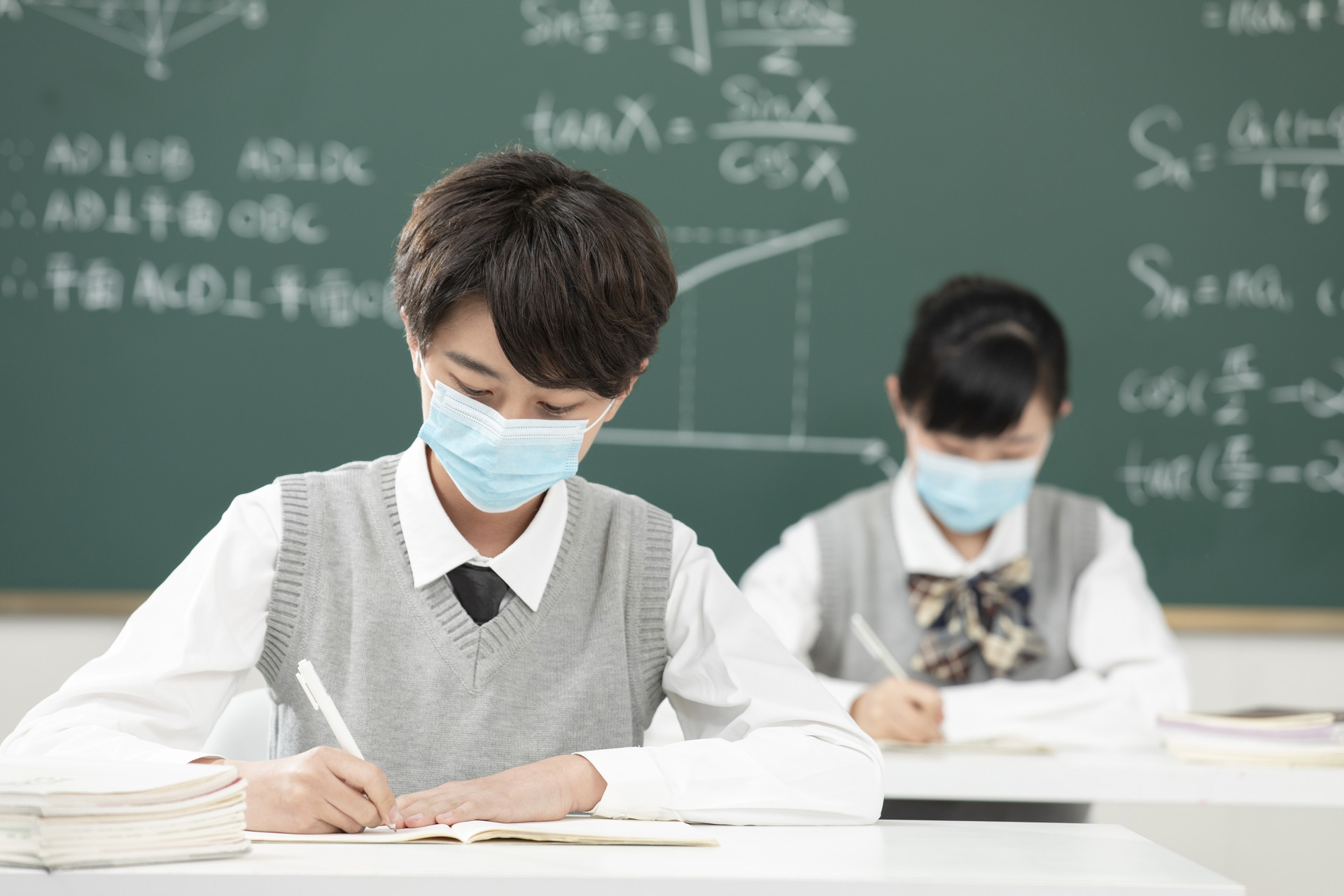 上学压力太大不想上学怎么办,开学恐惧焦虑心情压抑想哭难受