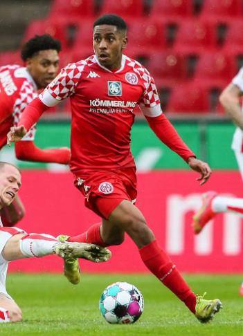 足球经济占全球多少,足球和国力成反比