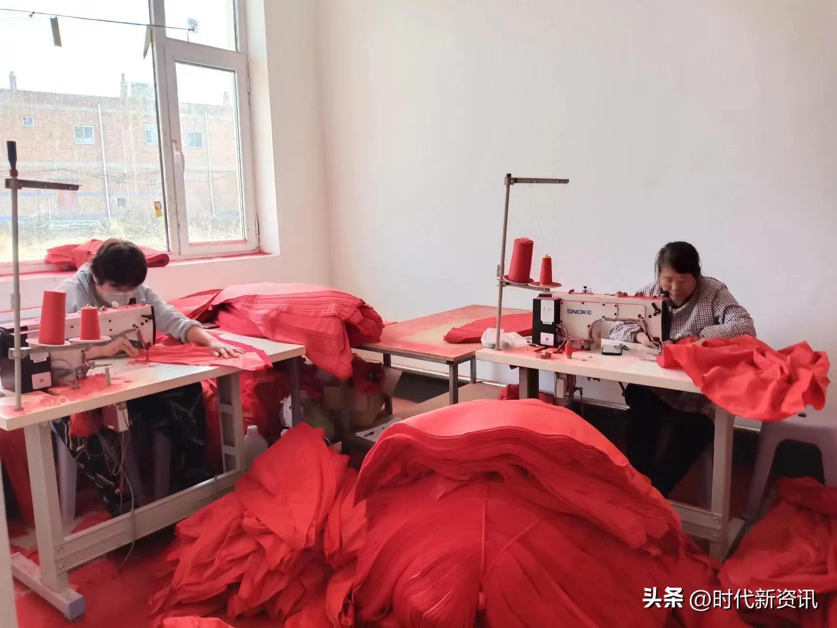 灵丘县东河南镇灯笼生产帮扶车间照亮村民致富路