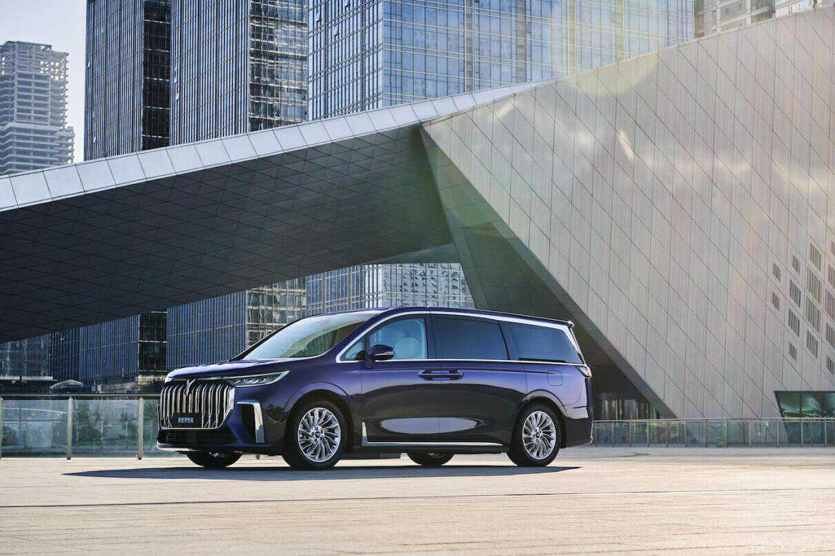 岚图梦想家t座版混动试驾视频,岚图梦想家mpv四驱七座是国产吗