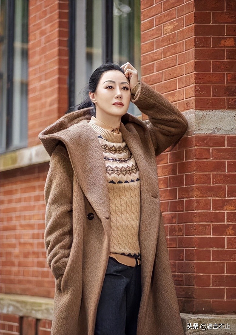 因拜物引前夫嫌弃，矢志不渝“买买买”的她，杀出了一条玫瑰路