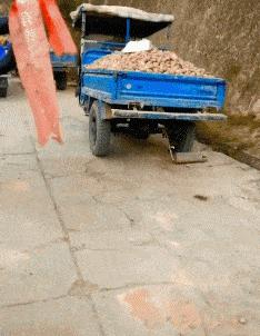 在公园双人打羽毛球,在公园和大爷打羽毛球