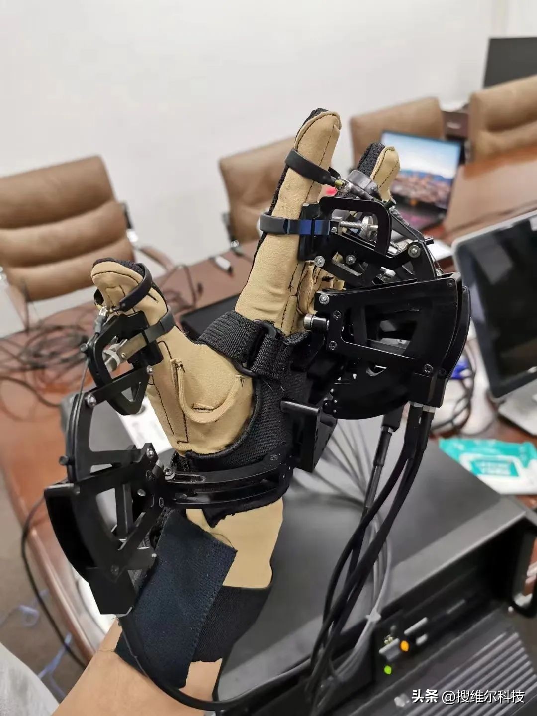 【搜维尔科技】CyberGloveCyberGrasp力反馈手套测评！