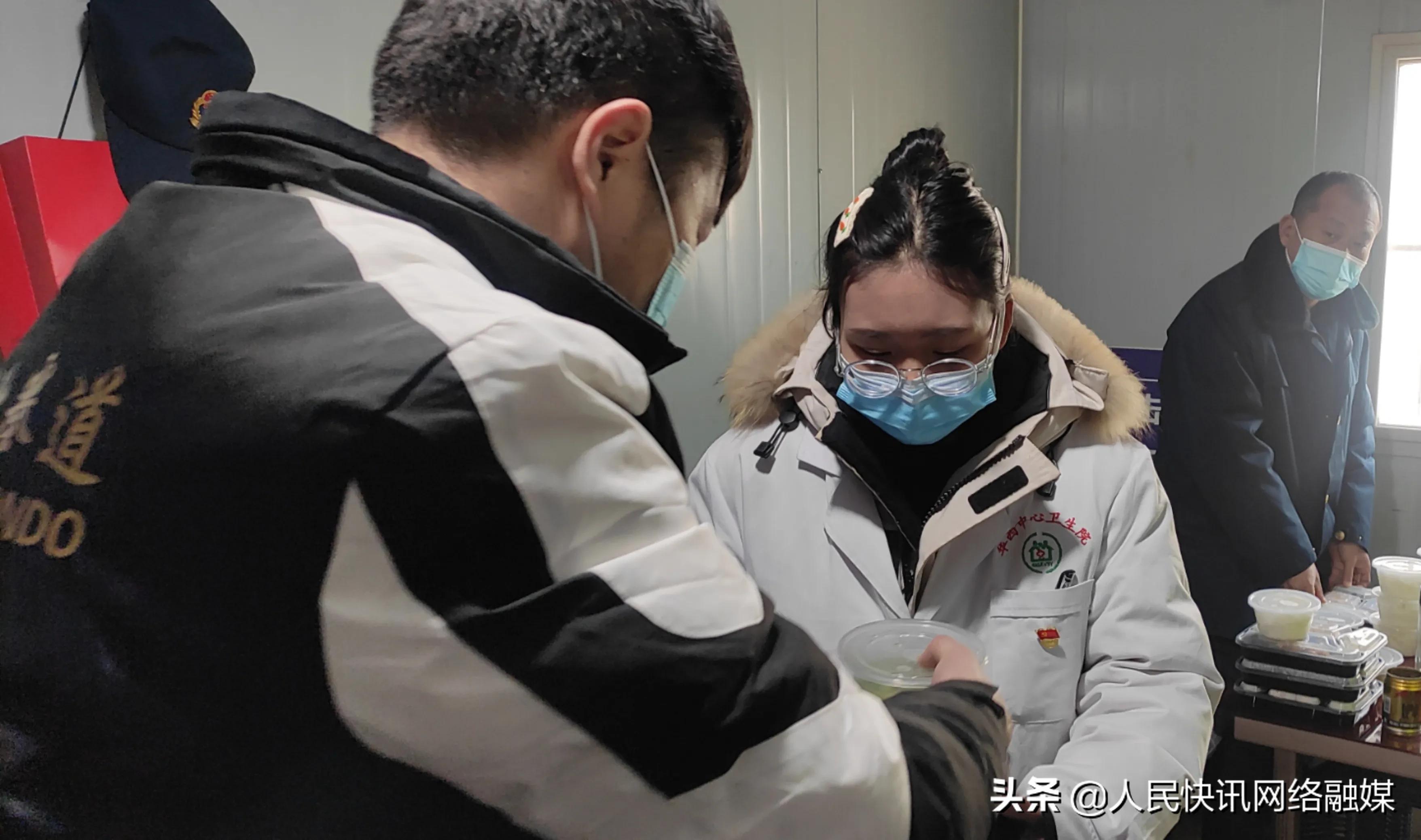 华阴市各界向防控一线人员奉献爱心