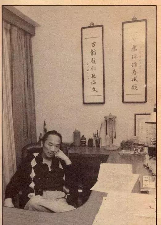 浪子古龙：一生热爱江湖、女人和酒，侠客也风流，48岁因酒精而死