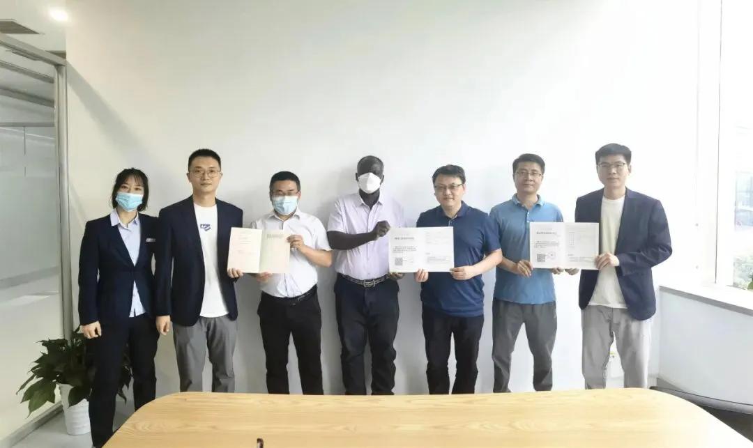 三证齐备,三证齐发