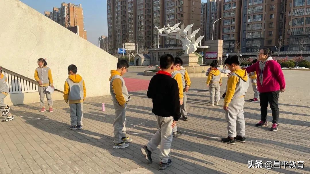 90多门课程助力巩华娃学足学好