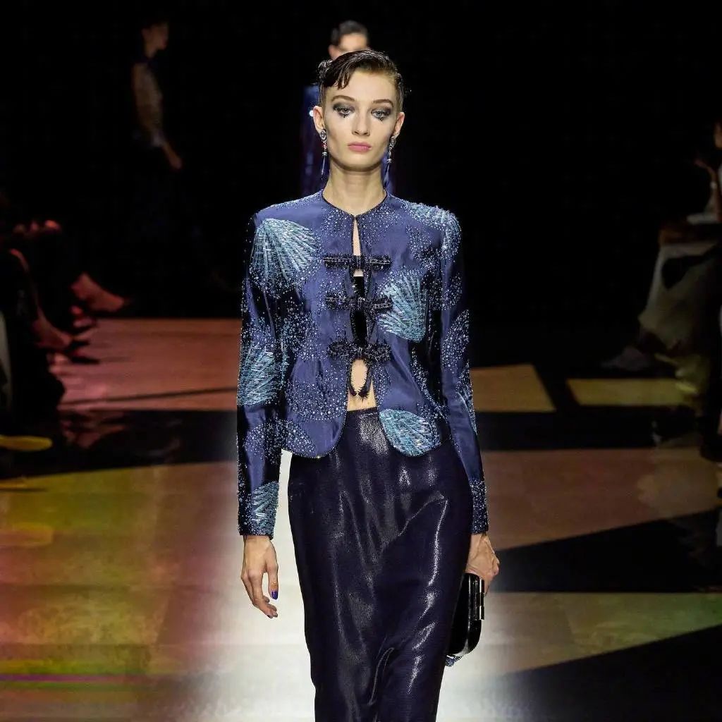 赵露思穿上廉价中国风礼服，俗成了18线网红