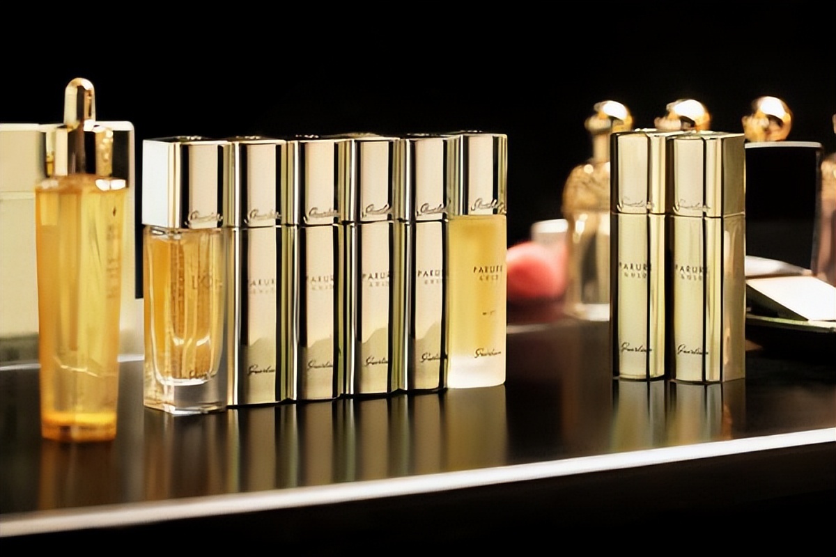 娇兰粉底液和雅诗兰黛哪个好用,粉底液红黑榜大牌油皮