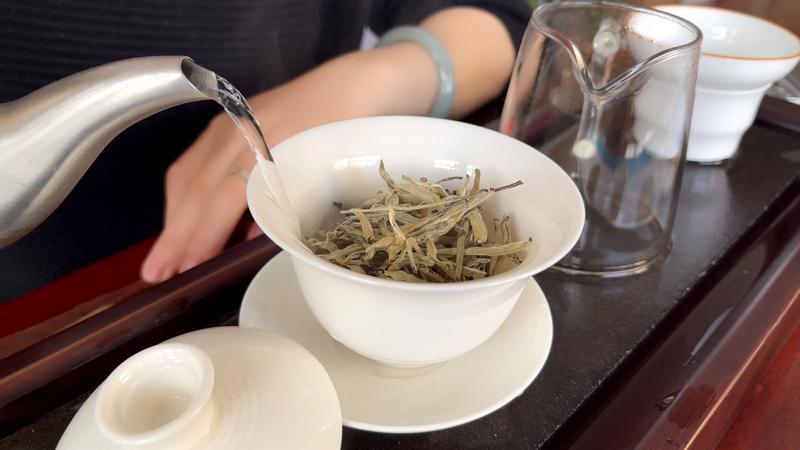 云南白茶白毫银针怎么泡,云南的白茶是白毫银针