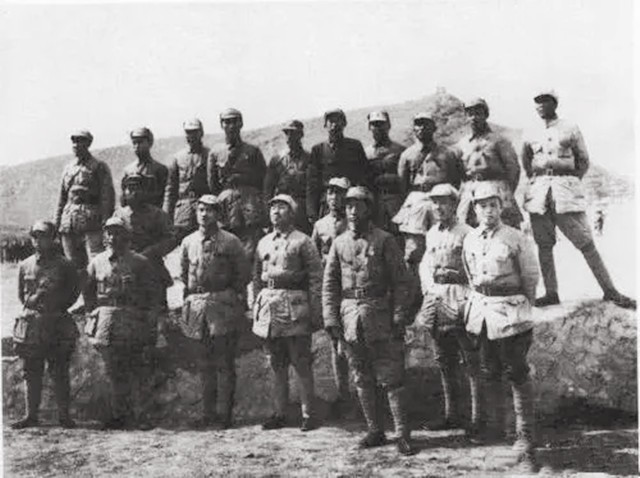 元帅大将上将中将怎么区分,元帅和上将军衔待遇一样吗