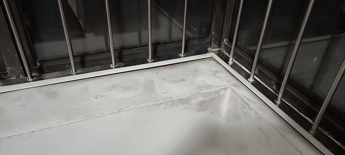 下雨天阳台渗水怎么处理,厨房阳台下雨天就渗水问题