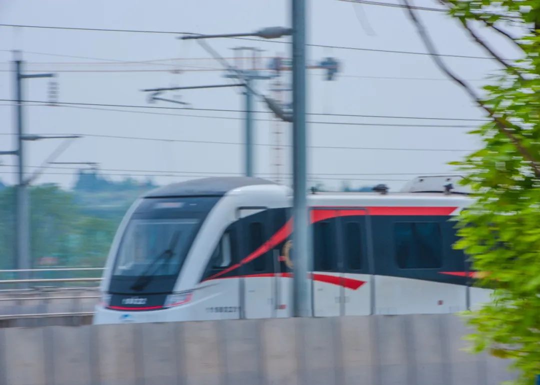 地铁广告争议,地铁广告反映了什么