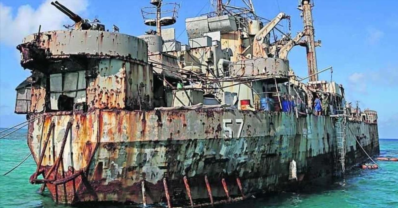 赖在仁爱礁破船里的菲军,过得咋样?做饭靠发电机,通讯靠蓄电池