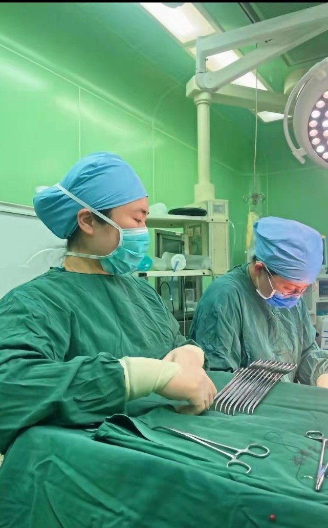 致敬正在抗击疫情的医护人员,致敬在抗击病毒第一线的白衣天使