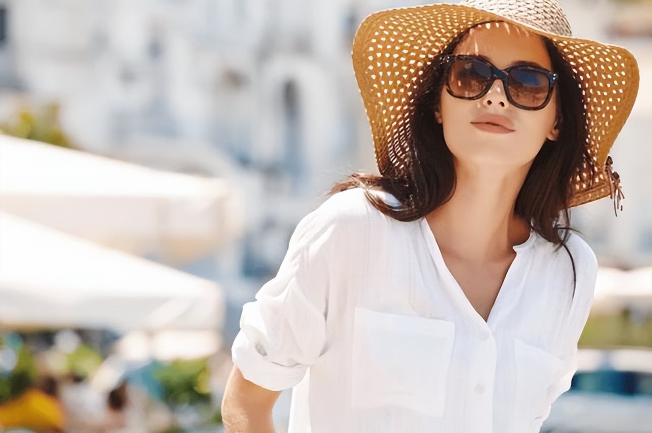 为啥老人斑会自行掉了,有人说红霉素软膏治老年斑