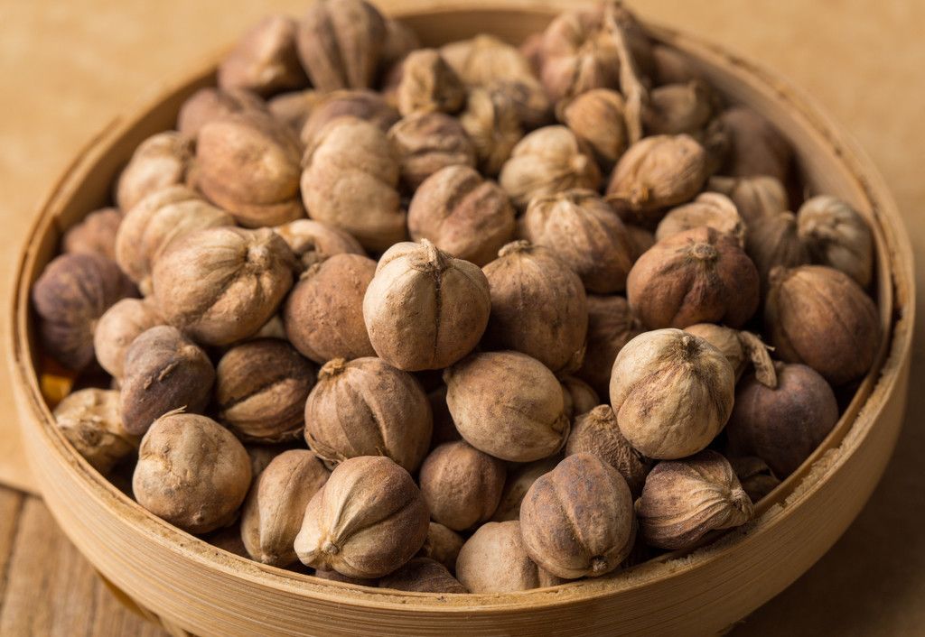 肉蔻与白豆蔻在香料中的区别,调料草寇和肉蔻有什么区别