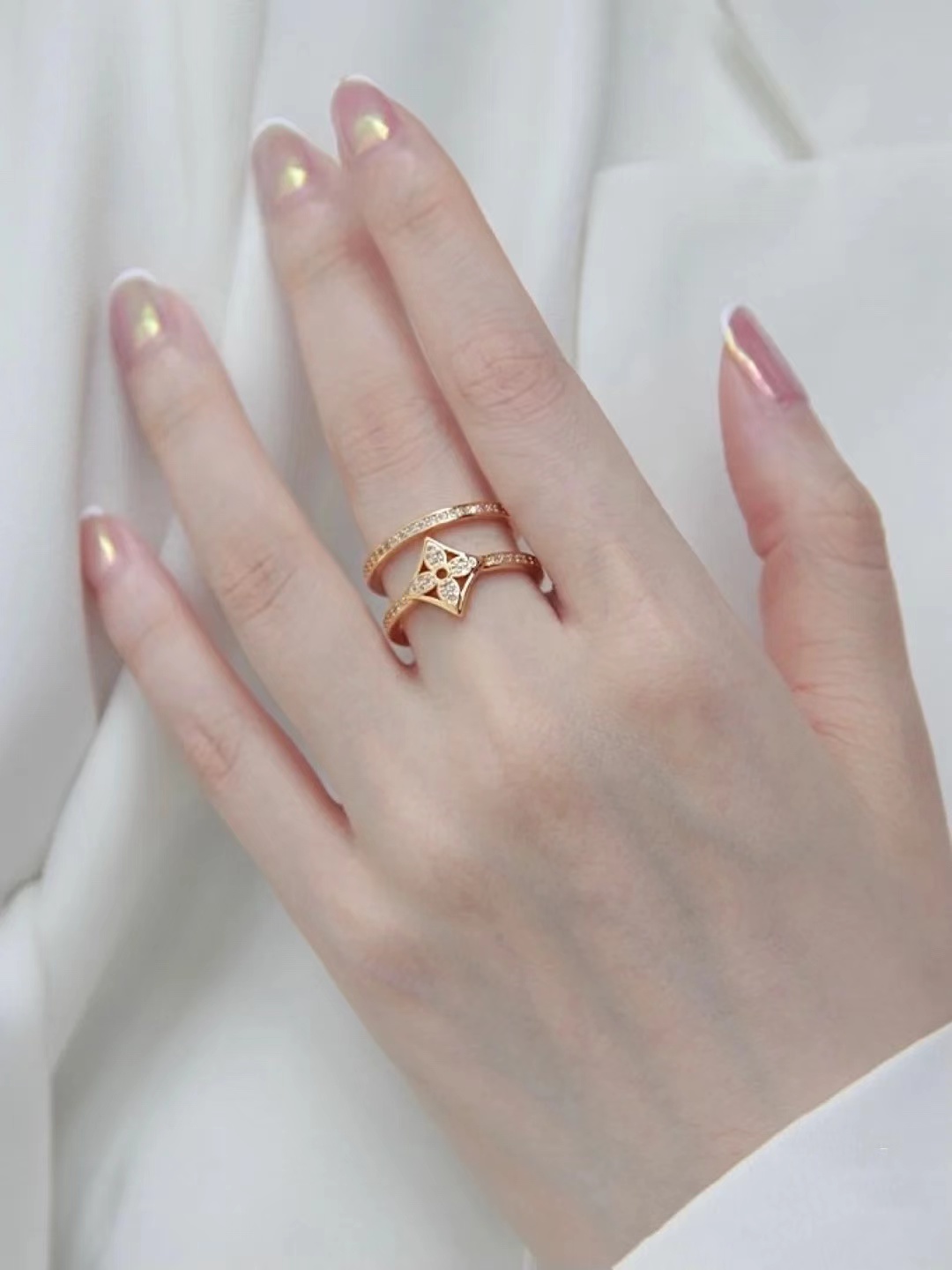 戒指越戴越紧有什么寓意,戒指会越戴越松还是越戴越紧