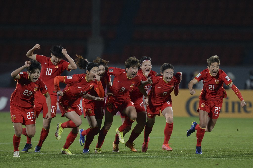 中国女足承载着中国男足的希望,中国女足5:2大胜中国男足