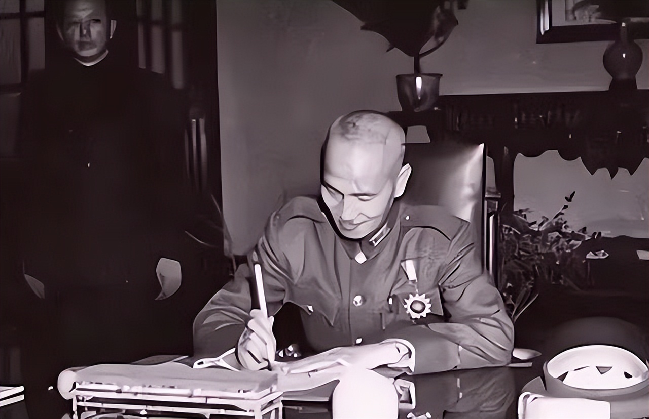 蒋介石一生中唯一一次到延安，看了毛*东泽**的窑洞，大呼后悔