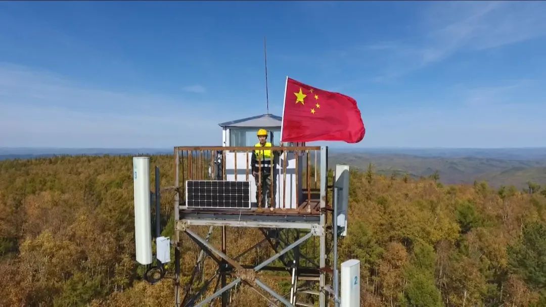 额尔古纳奇人之高擎青春火炬的柴瑞峰