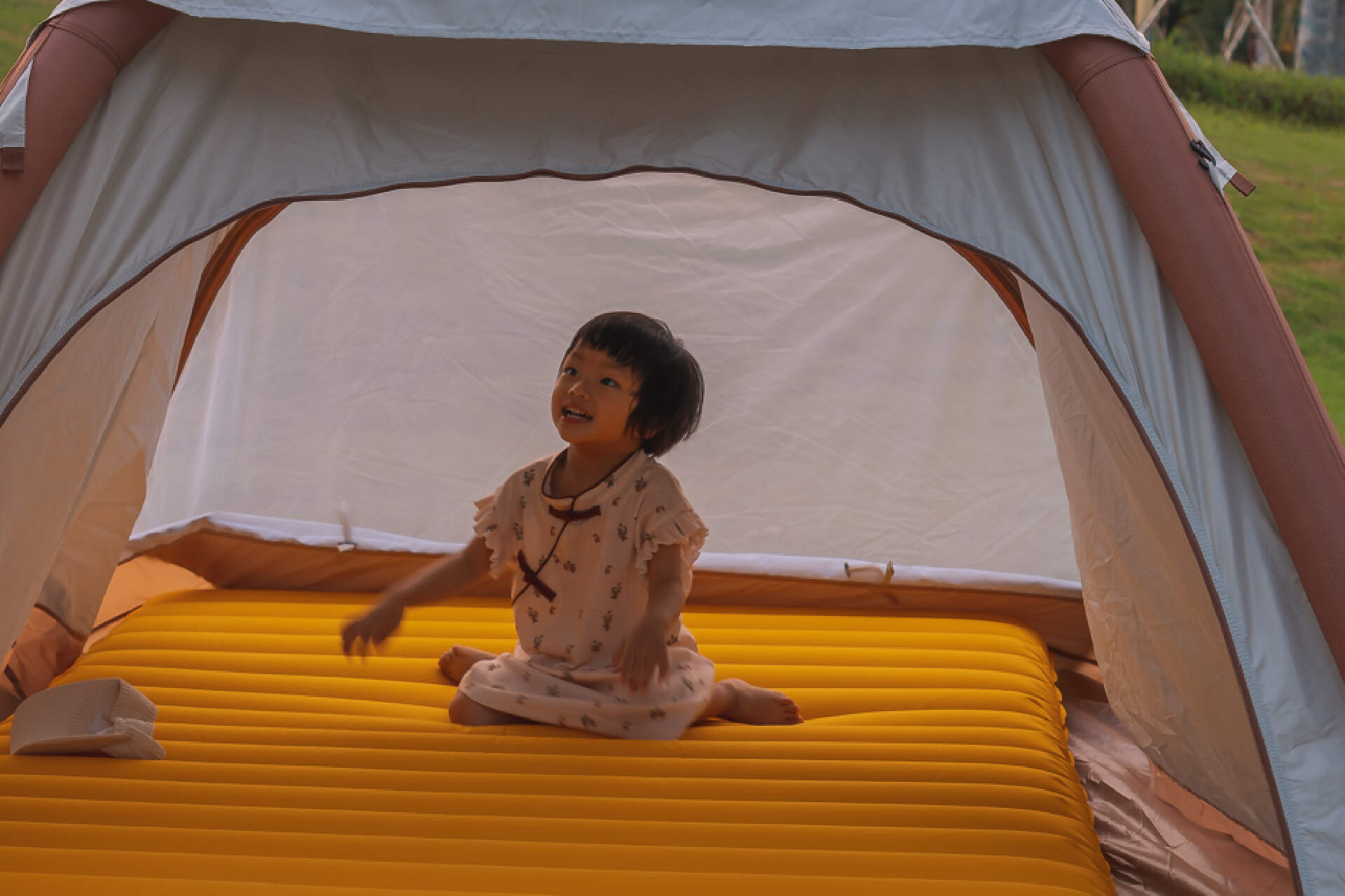 露营简易床垫,快速搭建的露营帐篷