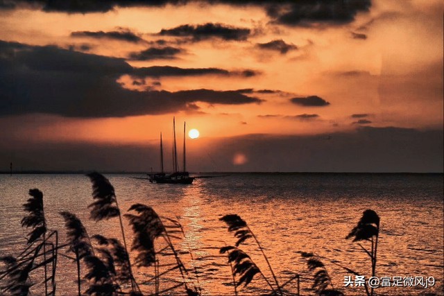 两难:钱难挣，屎难吃。俩别有:有啥别有病，没啥，别没钱。