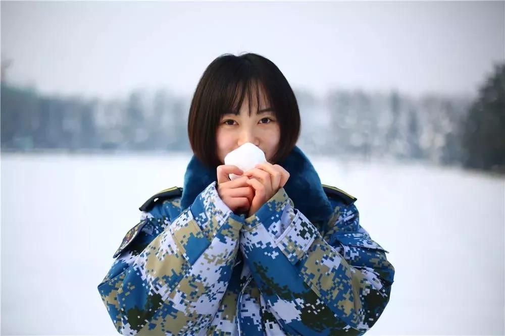 部队里打雪仗,部队打雪仗站岗