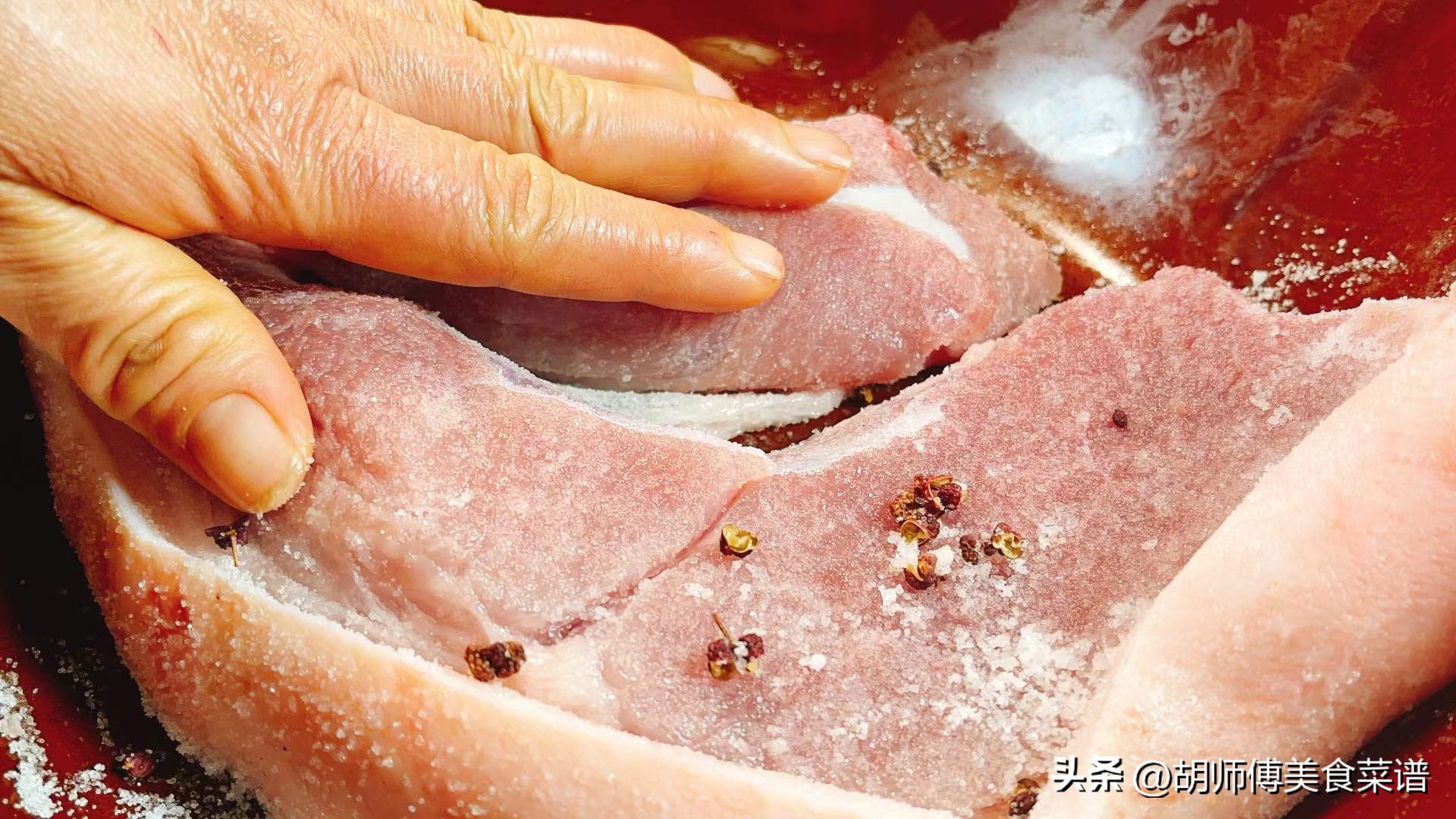 腌腊肉牢记4个窍门耐存不发臭,腊肉腌制防臭放什么