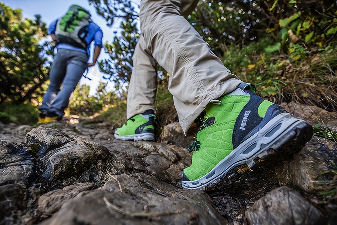 户外防水徒步鞋男款推荐,推荐一款轻便防水徒步鞋