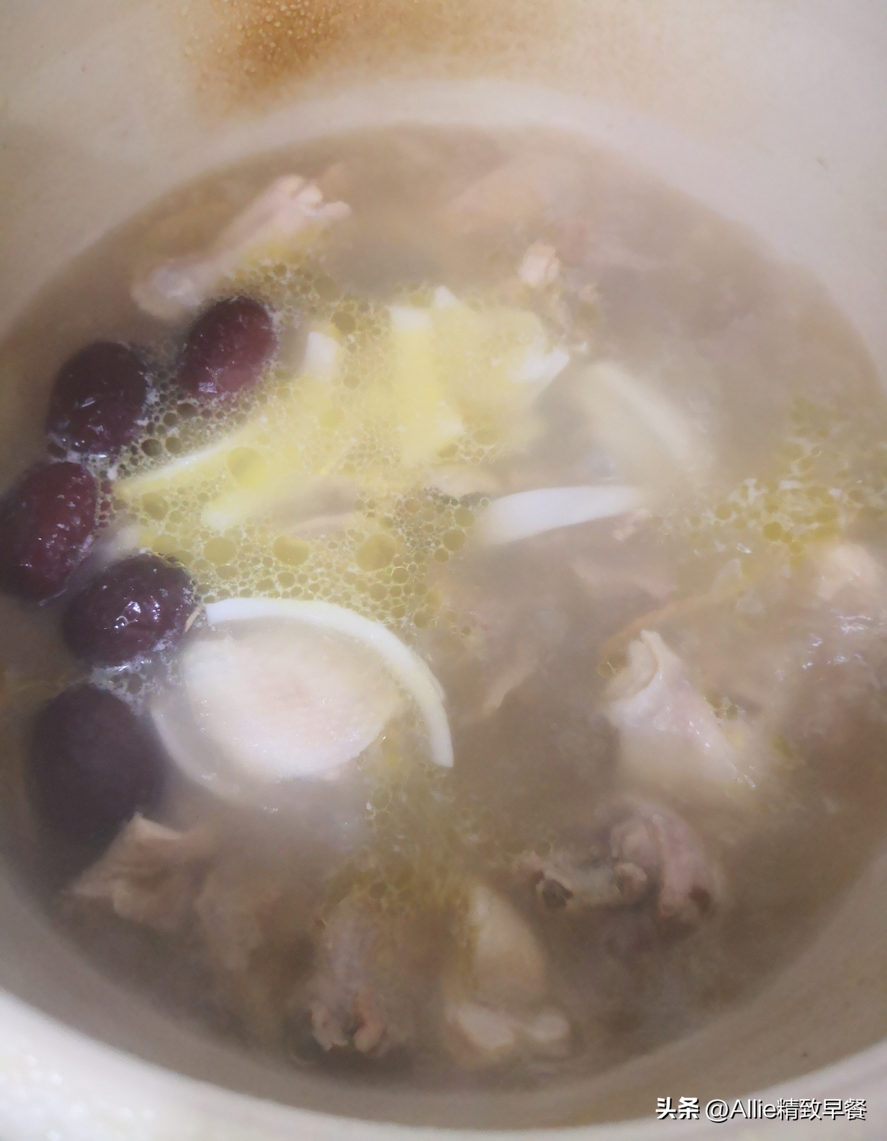 鸡汤怎么做不油腻好喝,大厨做鸡汤怎么炖好喝又不油腻