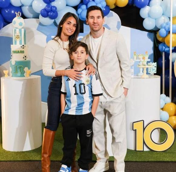 梅西三个儿子世界杯,梅西和他的三儿子暖心互动