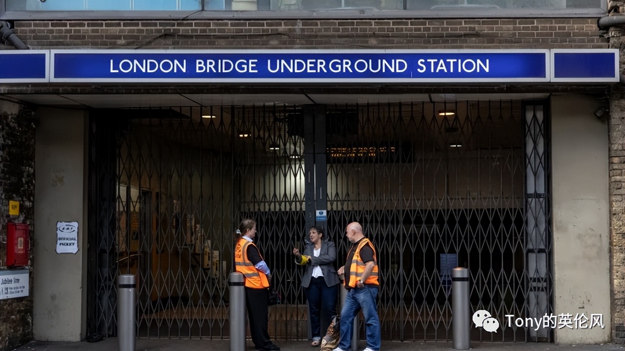 伦敦地铁*工罢**继续；美国中期选举局势逆转；圣诞收藏玩具爆火