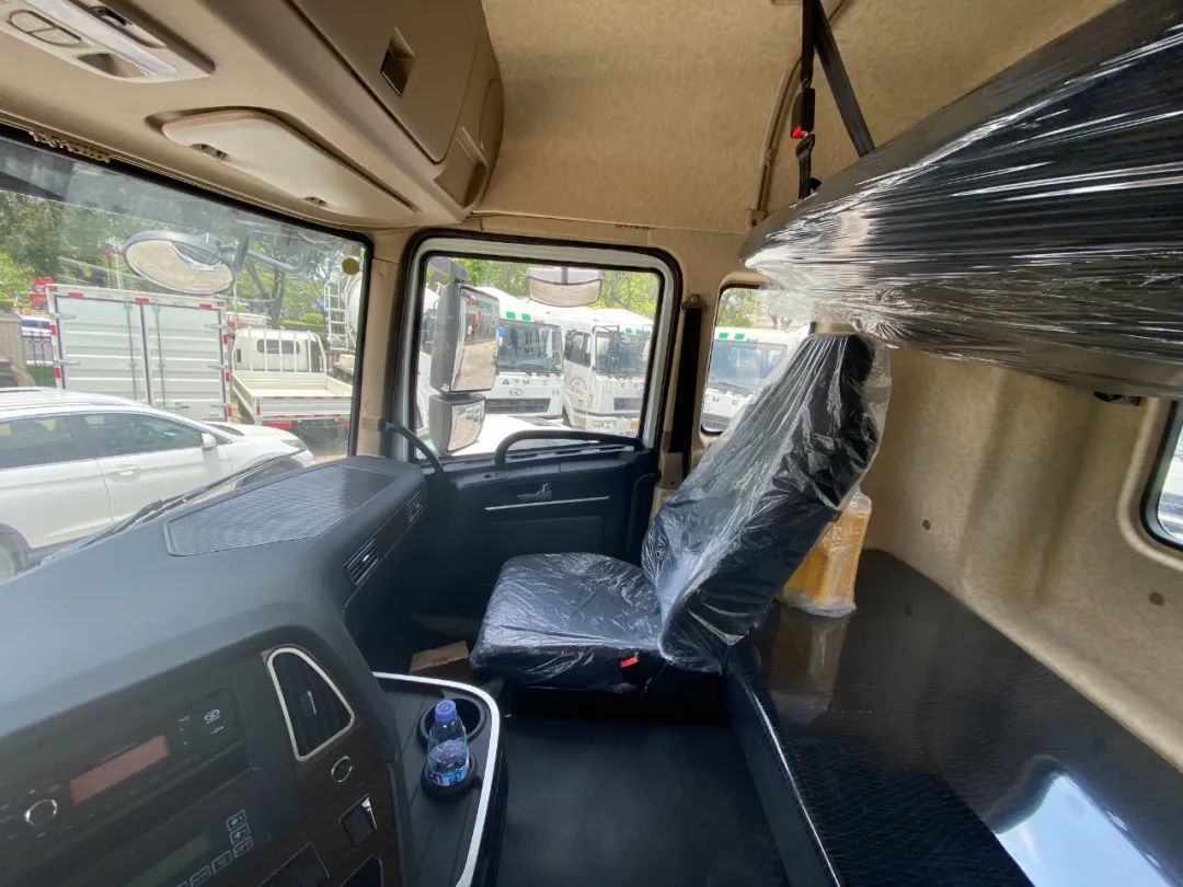 华菱汉马h7460马力牵引车多少钱,拉7吨挖机的自卸车