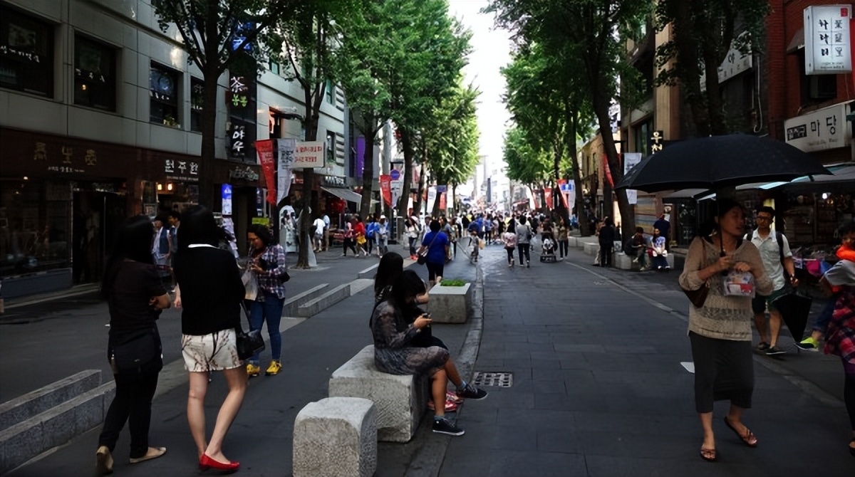 在韩国卖化妆品的妹子,在韩国卖化妆品的人靠谱吗