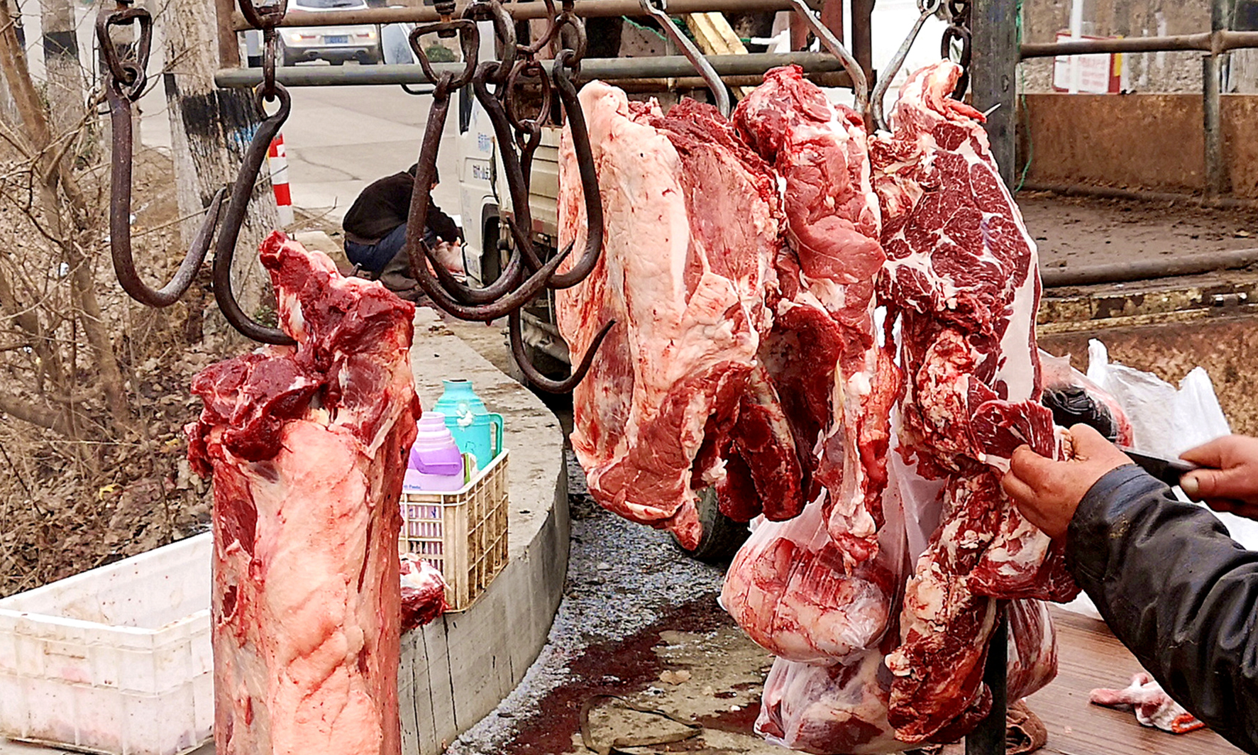 买牛肉买生的好还是熟的好,买牛肉的正确方法和技巧