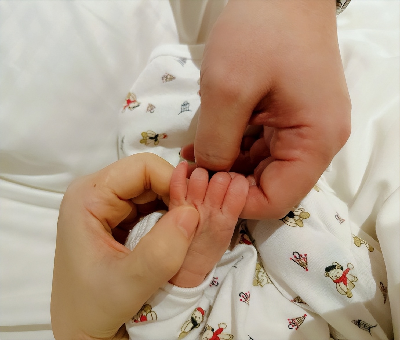 selina生子是顺产吗,ella谈selina生孩子了吗