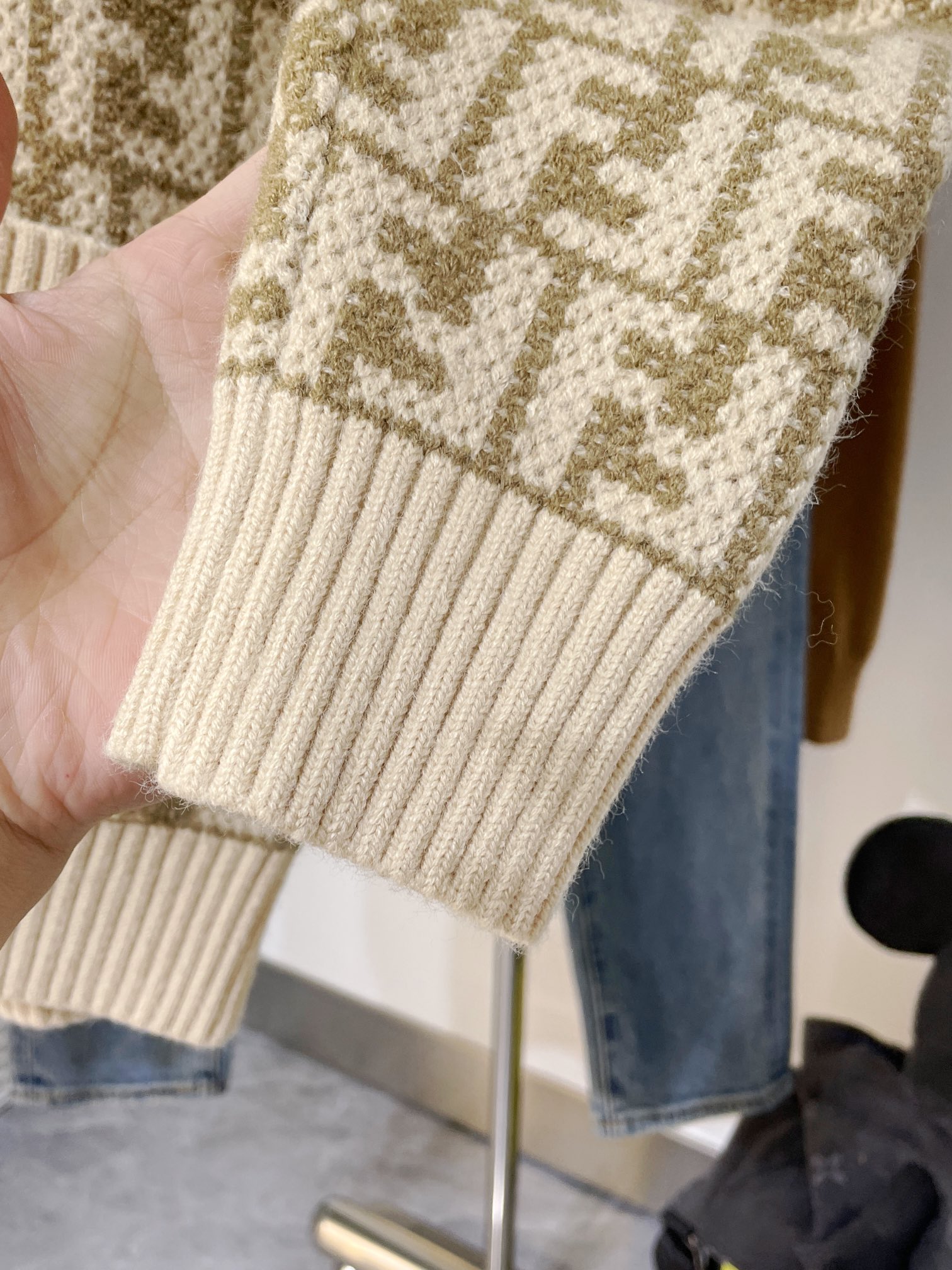 fendi芬迪限定款双f老花针织套装,fendi芬迪服装有什么特点