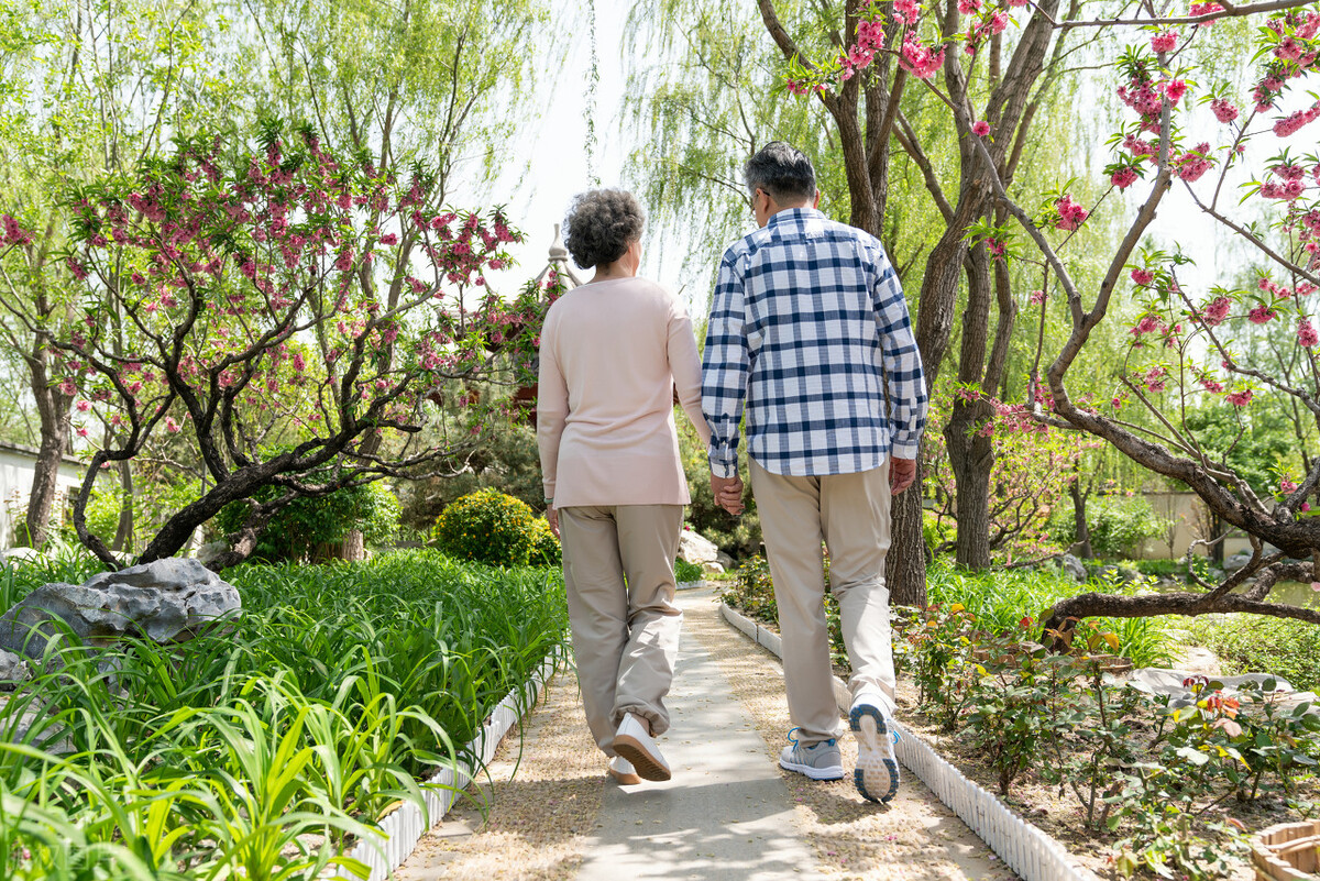 再婚老伴给了我15万彩礼，可仅过1个月，我宁愿退他17万也要逃离