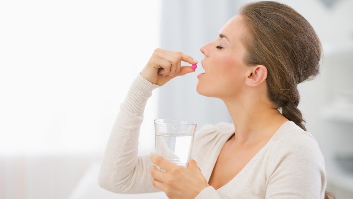 美国一女子穿短牛仔裤进急救室,美国女子穿牛仔短裤新闻