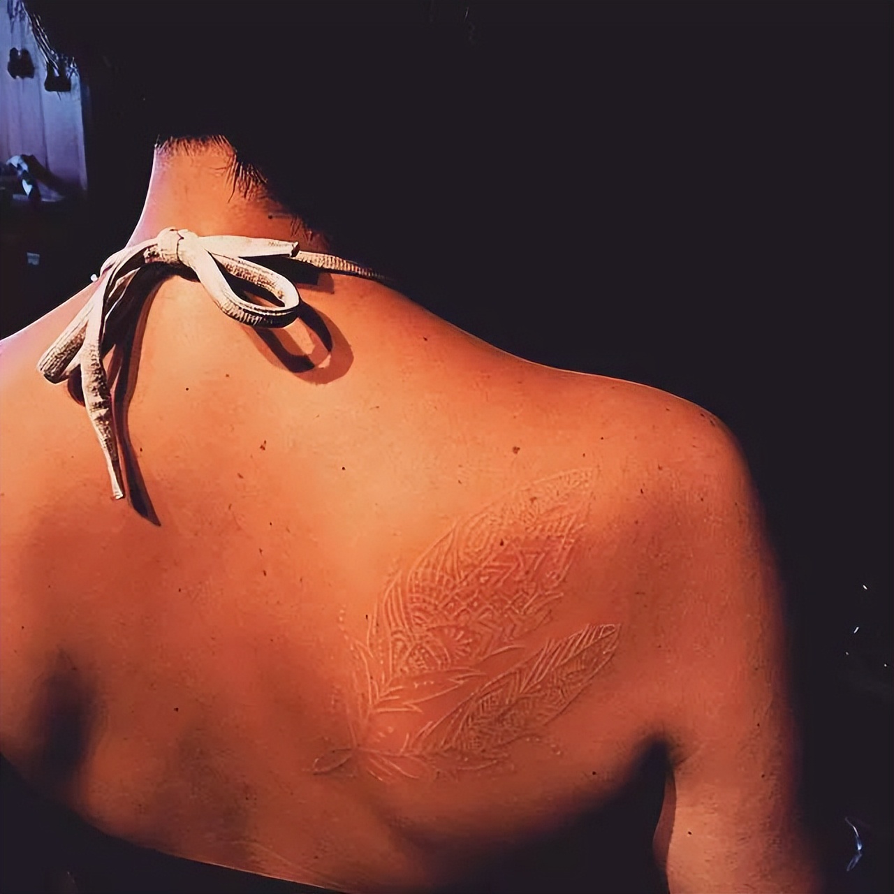 鸽子血纹身真的隐形么,隐形纹身花纹