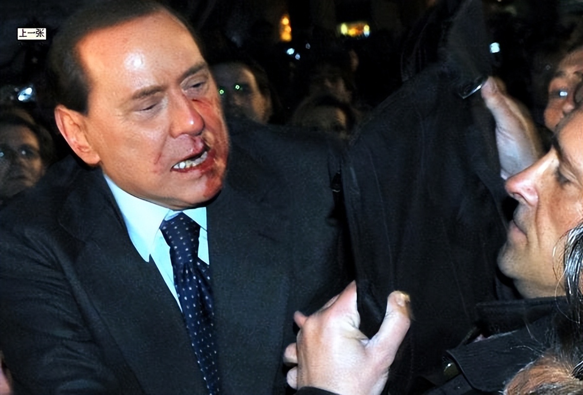 贝卢斯科尼的传奇人生,贝卢斯科尼飞机撩妹段子