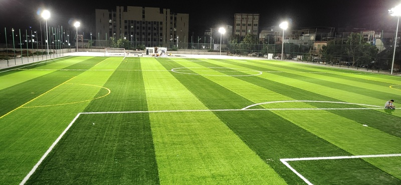 球场照明灯怎么布置不刺眼足球,足球场专用灯