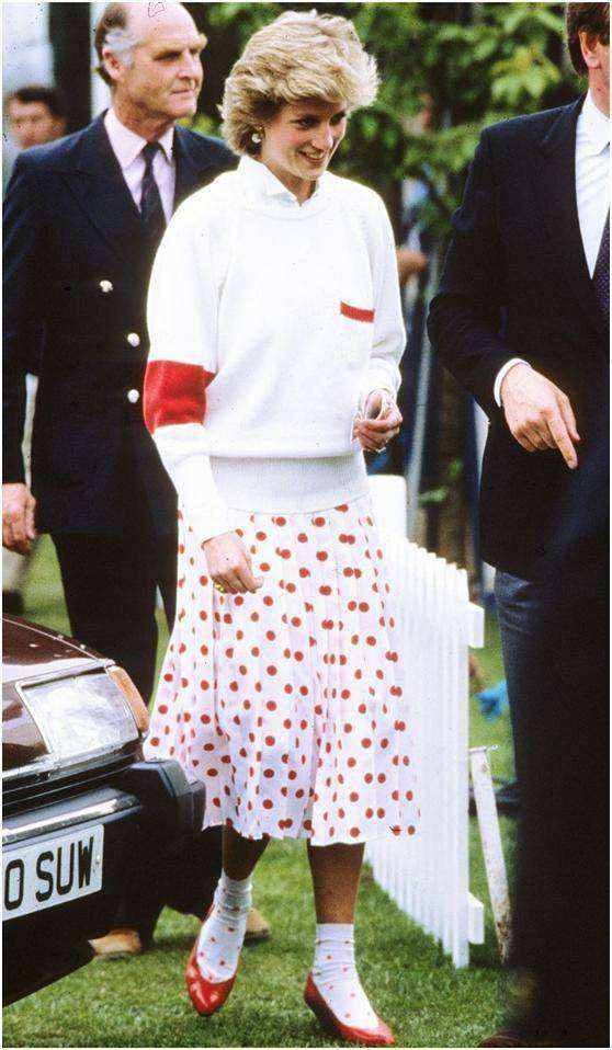 戴安娜穿紫色蕾丝裙,戴安娜经典穿搭礼服