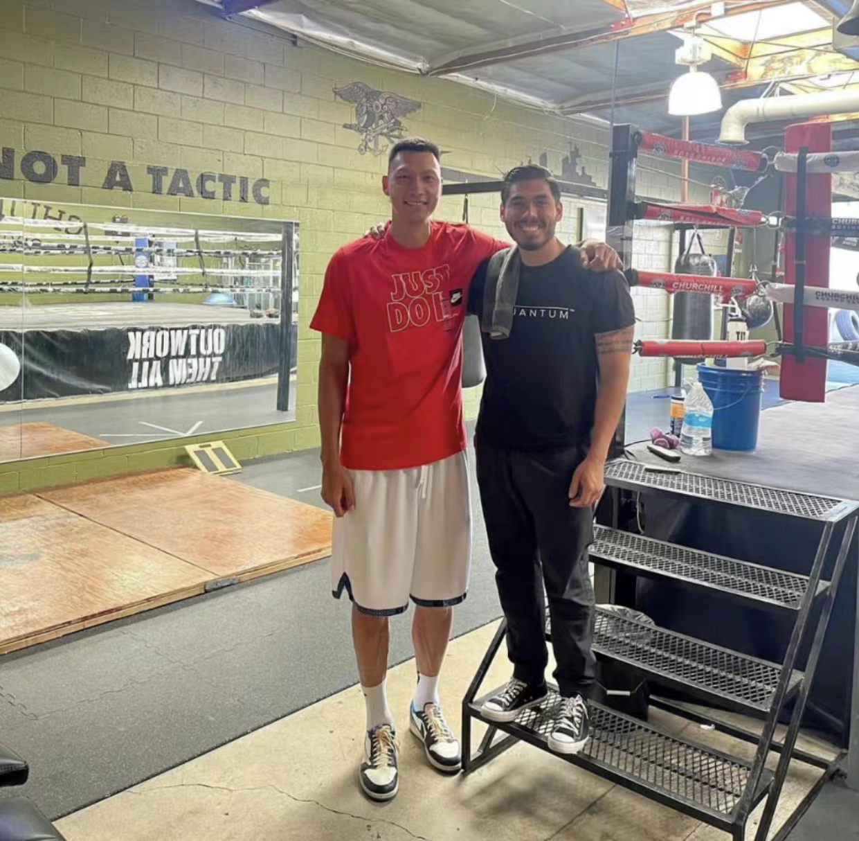 易建联退役陪你度过漫长岁月,易建联娇妻陪伴儿子定居洛杉矶