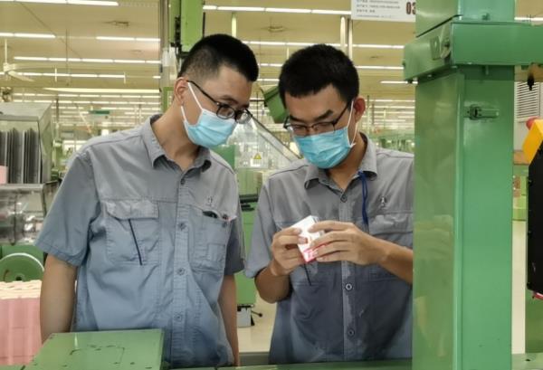 人大武大毕业生进厂,人大武大毕业捐香烟