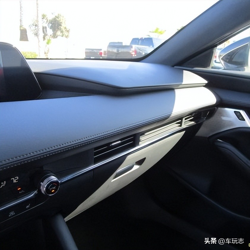 马自达3两厢版2024款,2023款马自达32.0质擎版配置