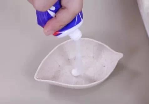 白鞋边脏了如何清理,白鞋边脏了怎么清洗最快