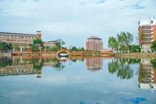 “天涯海角”一师范:实力真的很强悍!分低实力强,值得报考