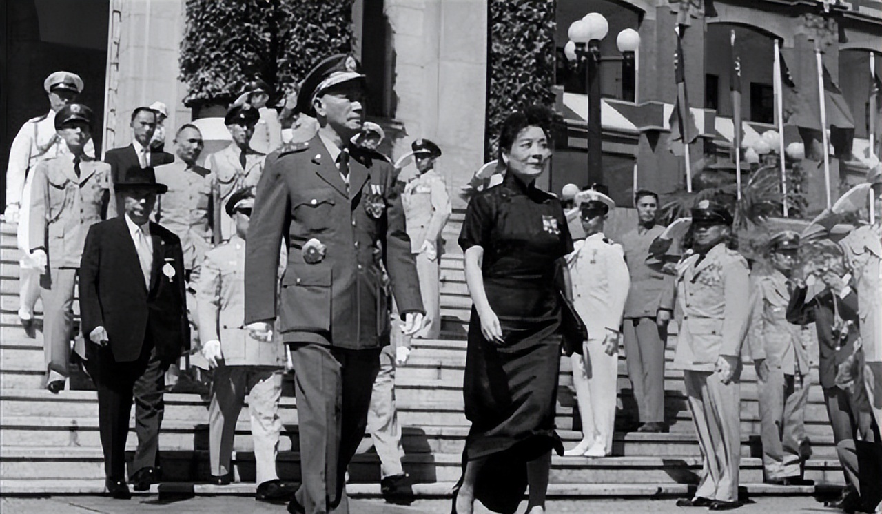 国民*党**败退台湾后，六十万大军要结婚，蒋介石：未满38岁，不准结